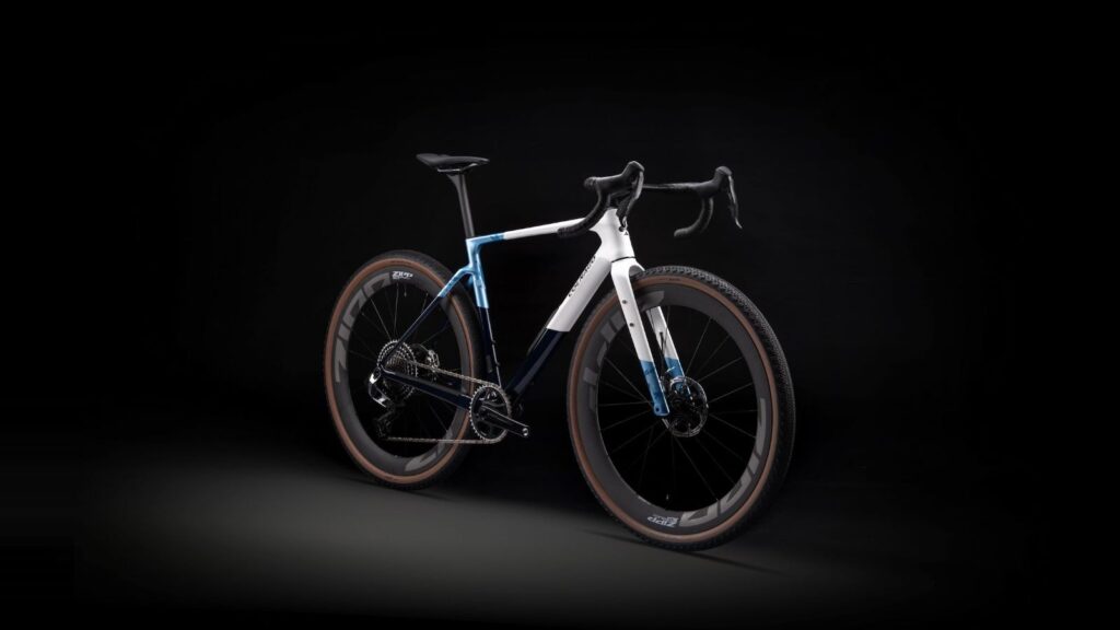Colnago G5-X, nueva bicicleta de gravel de competición, en color azul